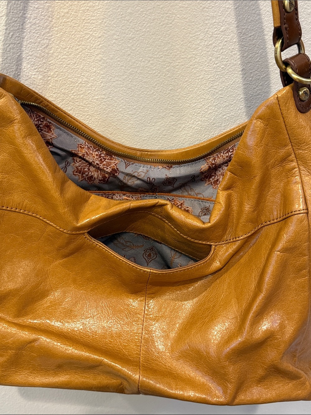 Leather Hobo Convertible CrossbodyBag in Caramel Brown - Picture 9 of 12